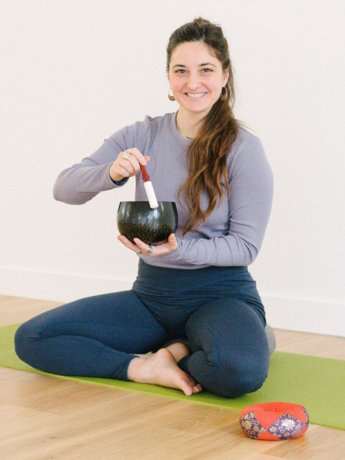 Flavie prof de yoga flow à Villeurbanne
